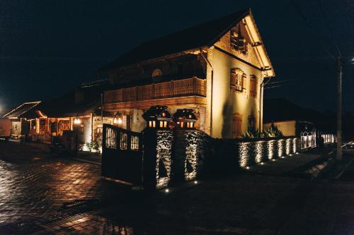 Das Gebäude in dem sich das Gasthaus befindet