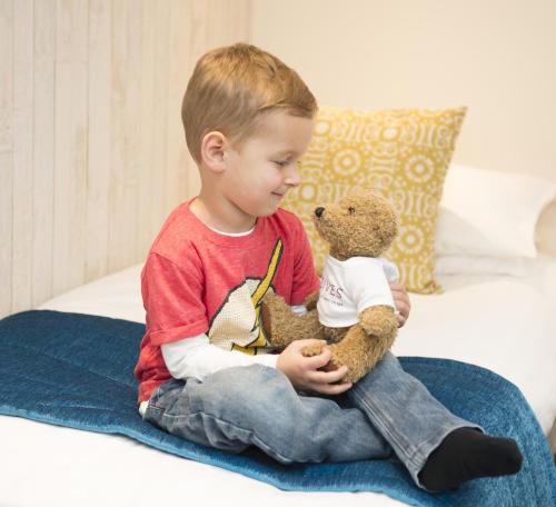 St Ives Hotelに滞在中の子供
