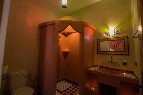 Salle de bains dans l'établissement Hassilabiad Appart Hotel