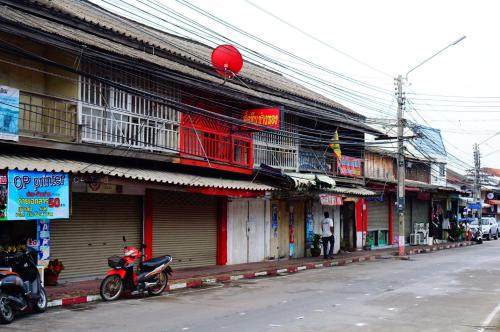 a street with a motorcycle parked in front of a building at Summer Stay Sattahip in Sattahip