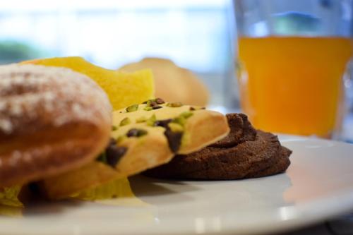 Comida en o cerca de este hotel