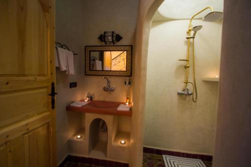 Salle de bains dans l'établissement Hassilabiad Appart Hotel