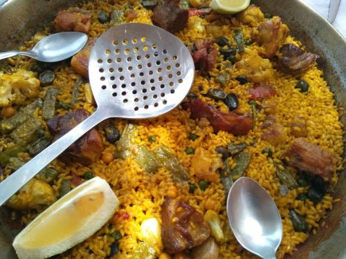 a pan of food with spoons and food at Can Elisa in Tárbena