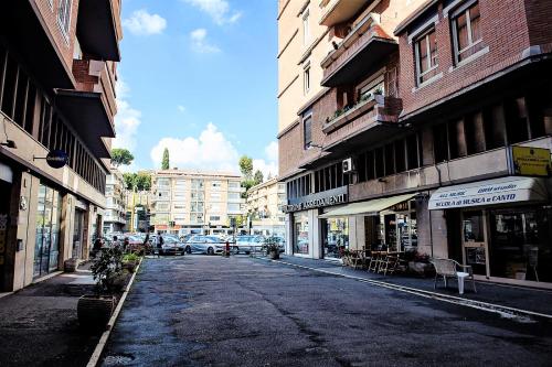 Sonny Capone Al Vaticano Family Apartment