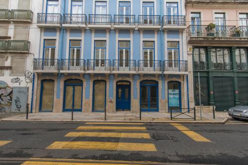High Ceiling Duplex Apartment at Cais do Sodre