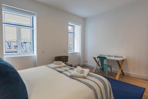 High Ceiling Duplex Apartment at Cais do Sodre