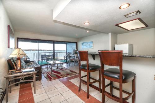 a living room with a bar with chairs and a table at Resort Attractions in Willis