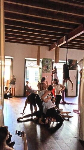 a group of young people in a dance class at Fusion Guesthouse in Salvador