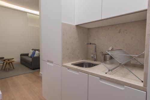 High Ceiling Duplex Apartment at Cais do Sodre