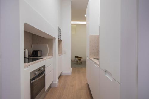 High Ceiling Duplex Apartment at Cais do Sodre