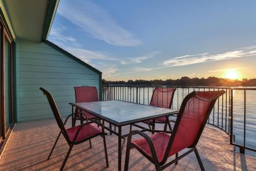 a table and chairs on a balcony with a view of the water at Resort Attractions in Willis