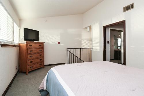 a bedroom with a bed and a tv on a dresser at Resort Attractions in Willis
