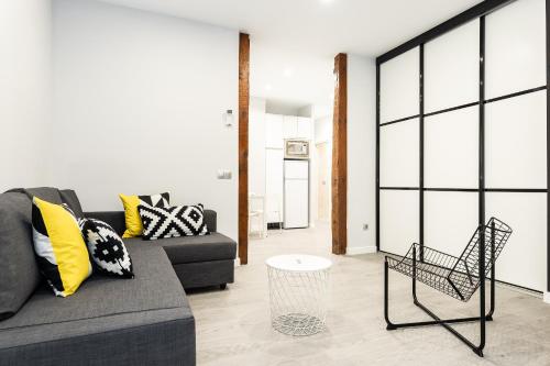 BNBHolder Black & Yellow Design SOL, Madrid – Bijgewerkte ...