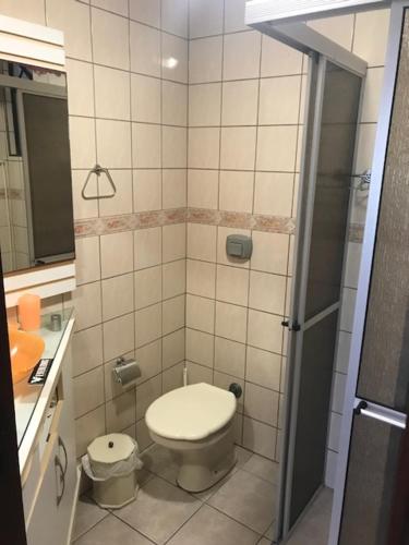 a small bathroom with a toilet and a shower at Vista para o Mar a 180 m da Praia in Meia Praia