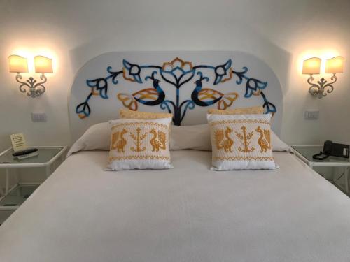 En eller flere senge i et værelse på Hotel La Lampara