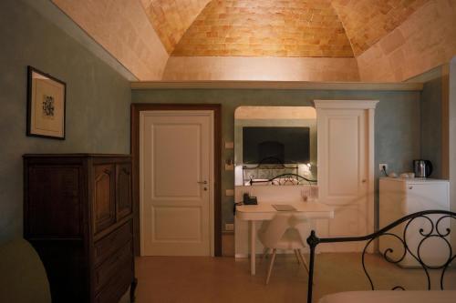 a room with a table and a sink and a mirror at Hotel Casino Ridola in Matera