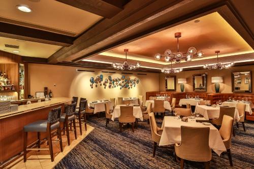 a restaurant with tables and chairs and a bar at Cactus Petes Resort & Horseshu Hotel in Jackpot