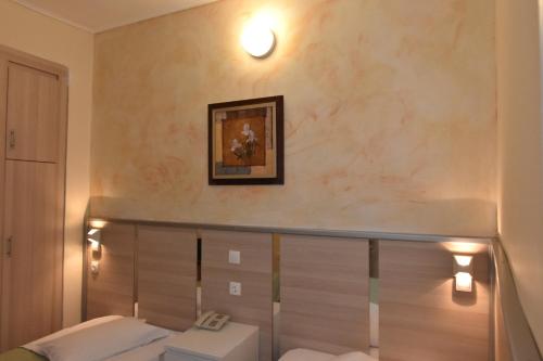 Koupelna v ubytování Socrates Hotel