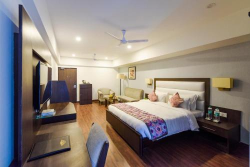 Ένα ή περισσότερα κρεβάτια σε δωμάτιο στο Hotel Natraj Rishikesh