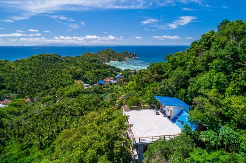 a view of the ocean from a hill at Deishaview Jungle Hostel in Koh Tao