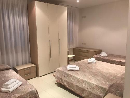 a hotel room with two beds with towels on them at Villa Gentile in Cavallino-Treporti