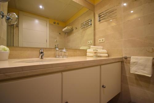 a bathroom with a sink and a mirror at Luxury Golf Retreat in La Mairena