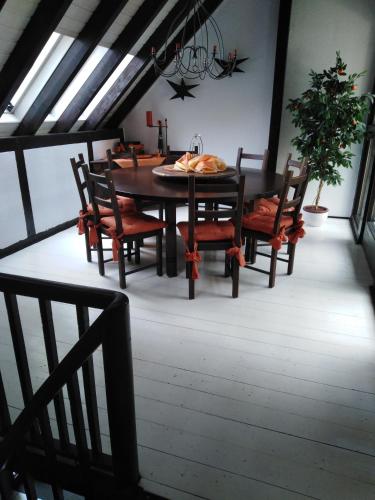 a dining room with a table and chairs at Fachwerkhaus in D 63667 Nidda für 8 bis 12 Personen in Nidda