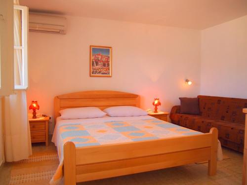 A bed or beds in a room at Apartments Lumbarda Beach