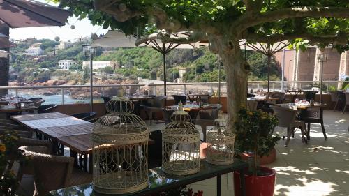 Εστιατόριο ή άλλο μέρος για φαγητό στο Hôtel et Appart Hôtel Les Flots Bleus