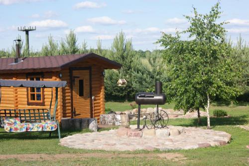 a log cabin with a sign in front of it at Traku Horizontai in Trakai