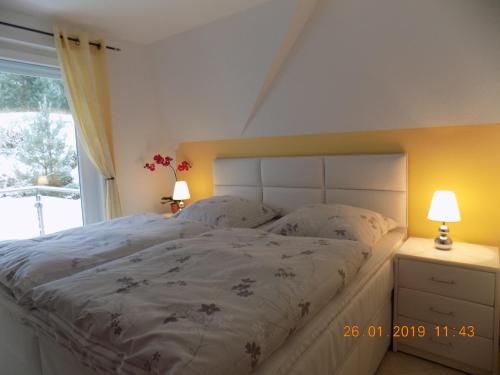 a bedroom with a large bed and a window at Urlaubstraum in Trassenheide