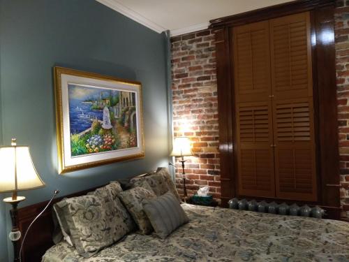 Postel nebo postele na pokoji v ubytování Vieux-Old Farnham Appart-Condotel