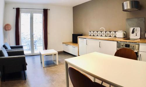 Dapur atau dapur kecil di Appartements entre Provence et Camargue
