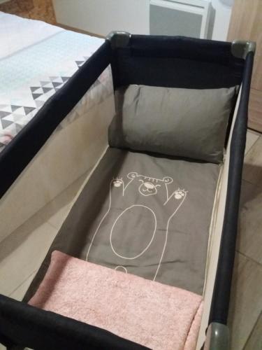 a box with a drawing of a soccer ball at Gîte L'Ecureuil*** in MouscardÃ¨s