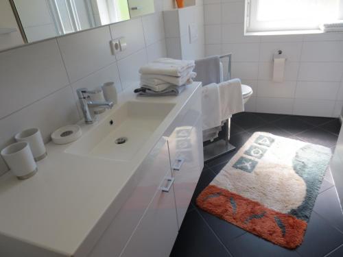 Kamar mandi di Ferienwohnungen Fritz