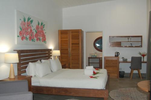 Ένα ή περισσότερα κρεβάτια σε δωμάτιο στο Barrier Beach Resort
