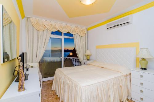a bedroom with a bed and a window at Hotel Pansion Villa Antonio in Orebić