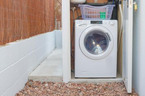 a washing machine in a doorway of a house at Villa Julia in Riumar