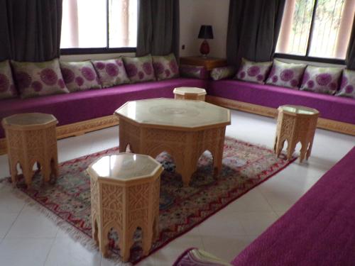 Ruang duduk di Villa clos Odette