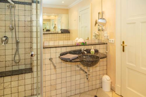 Bilik mandi di Apartments Wald-Residenz Bansin