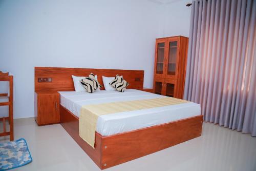 Katil atau katil-katil dalam bilik di Villa Sea Breeze Hikkaduwa