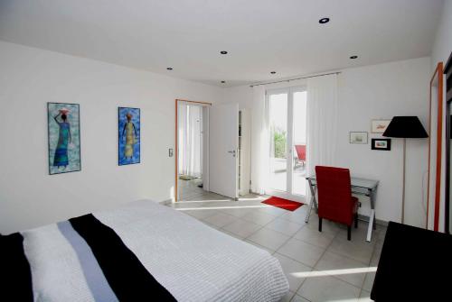 a white bedroom with a bed and a desk at Villa Buena Vista mit beheiztem, abdeckbarem Pool und Sauna in Tijarafe