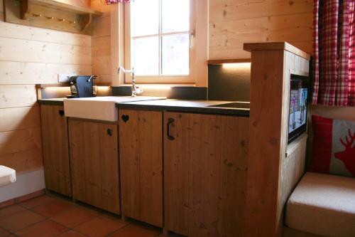 Kuchyňa alebo kuchynka v ubytovaní Chalet Sonnheim