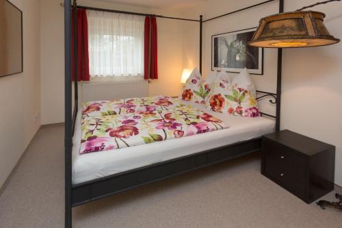 a bedroom with a large bed with a canopy at Ferienwohnung Moritzburg in Boxdorf