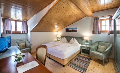 Postel nebo postele na pokoji v ubytování Hotel Zum Turm