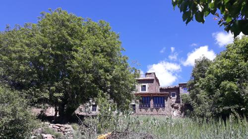 Ein Garten an der Unterkunft Dar Ait Bouguemez