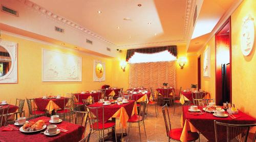En restaurant eller et spisested på Hotel Stromboli