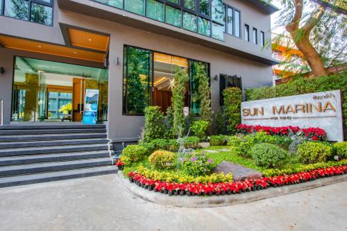 Η πρόσοψη ή η είσοδος του Sun Marina Cha-Am