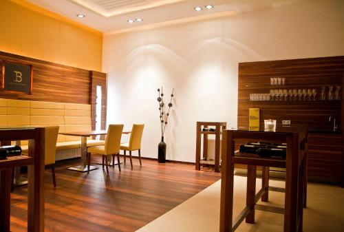 a dining room with wooden tables and chairs at Weingut Breitenfelder in Retz