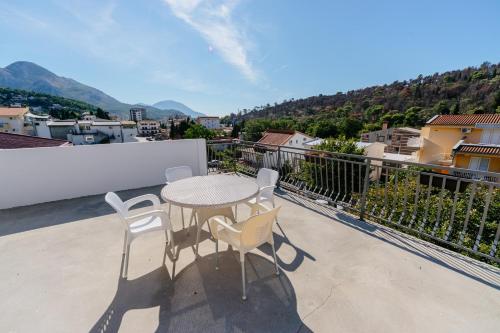 a table and chairs on a balcony with a view at Apartments Sole Mar in Sutomore